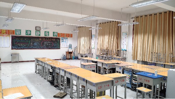 近視超6億上熱搜！教室照明改造只是“新燈換舊燈”？