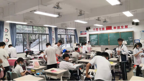 黑板燈，課堂視覺健康的守護者